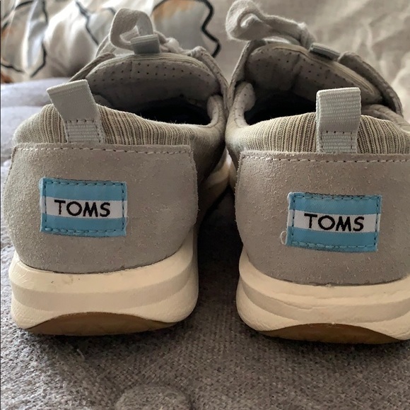 Toms - Picture 2 of 3